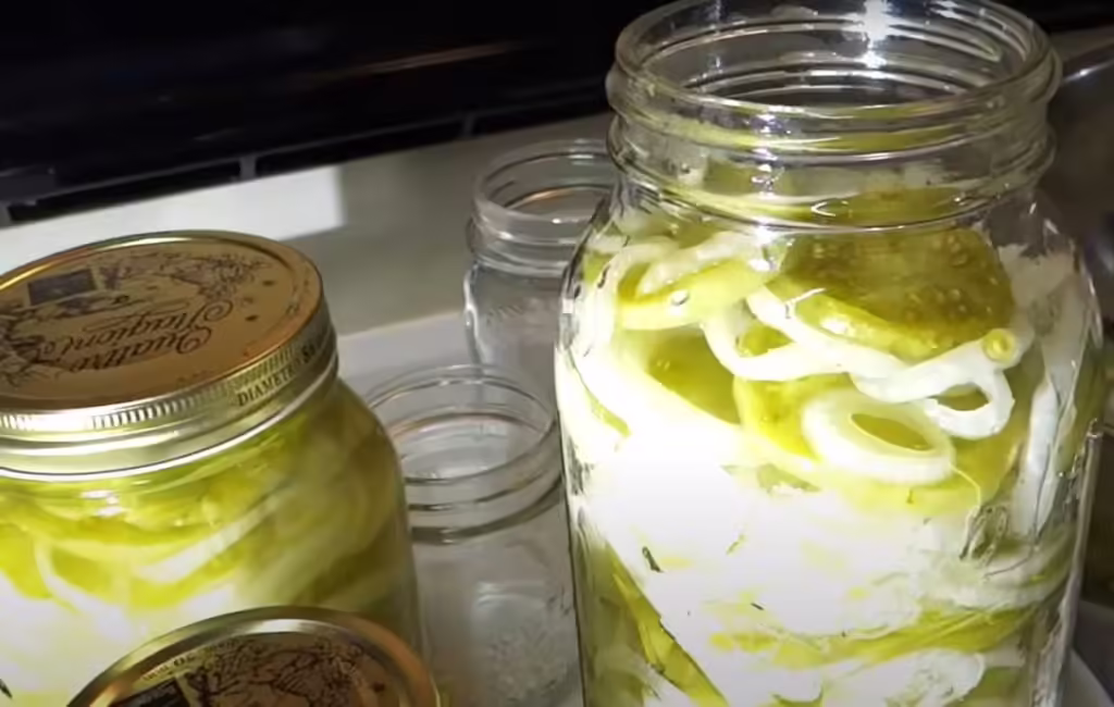 salata de gogonele verzi pentru iarna